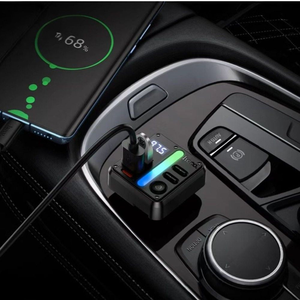 Transmisor FM HOCO E89 Libre conectado en el auto