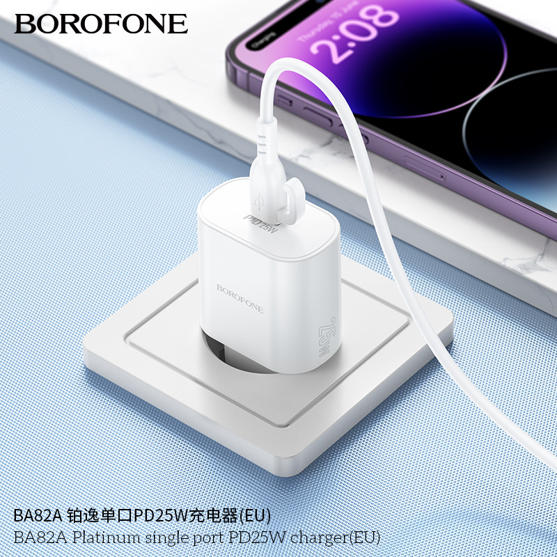 BOROFONE BA82A 25W en uso cargando un teléfono