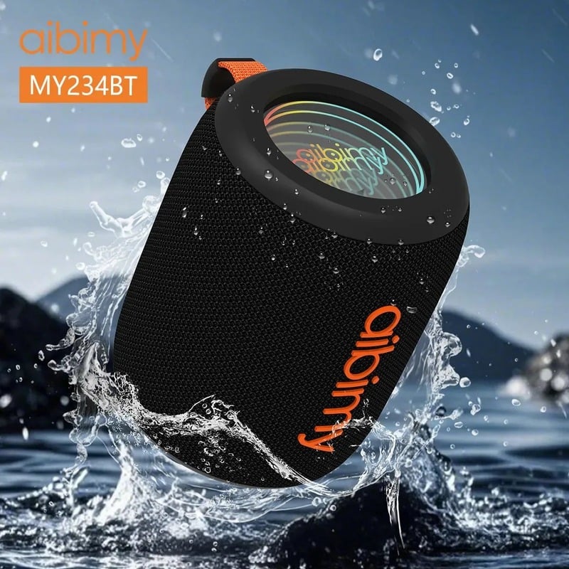 Parlante AIBIMY MY234BT negro con luces RGB encendidas sobre el agua