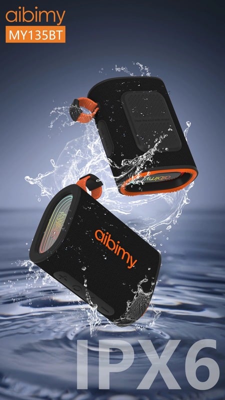 Parlante AIBIMY MY135BT negro con correa naranja entre salpicaduras de agua