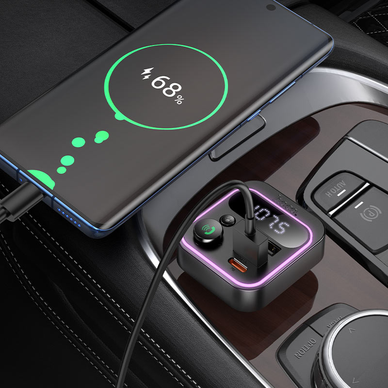 Puertos USB-C y USB-A del transmisor FM HOCO E85 Tiger