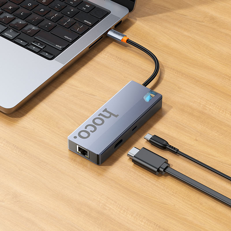 Hub HOCO HB51 conectado a un notebook